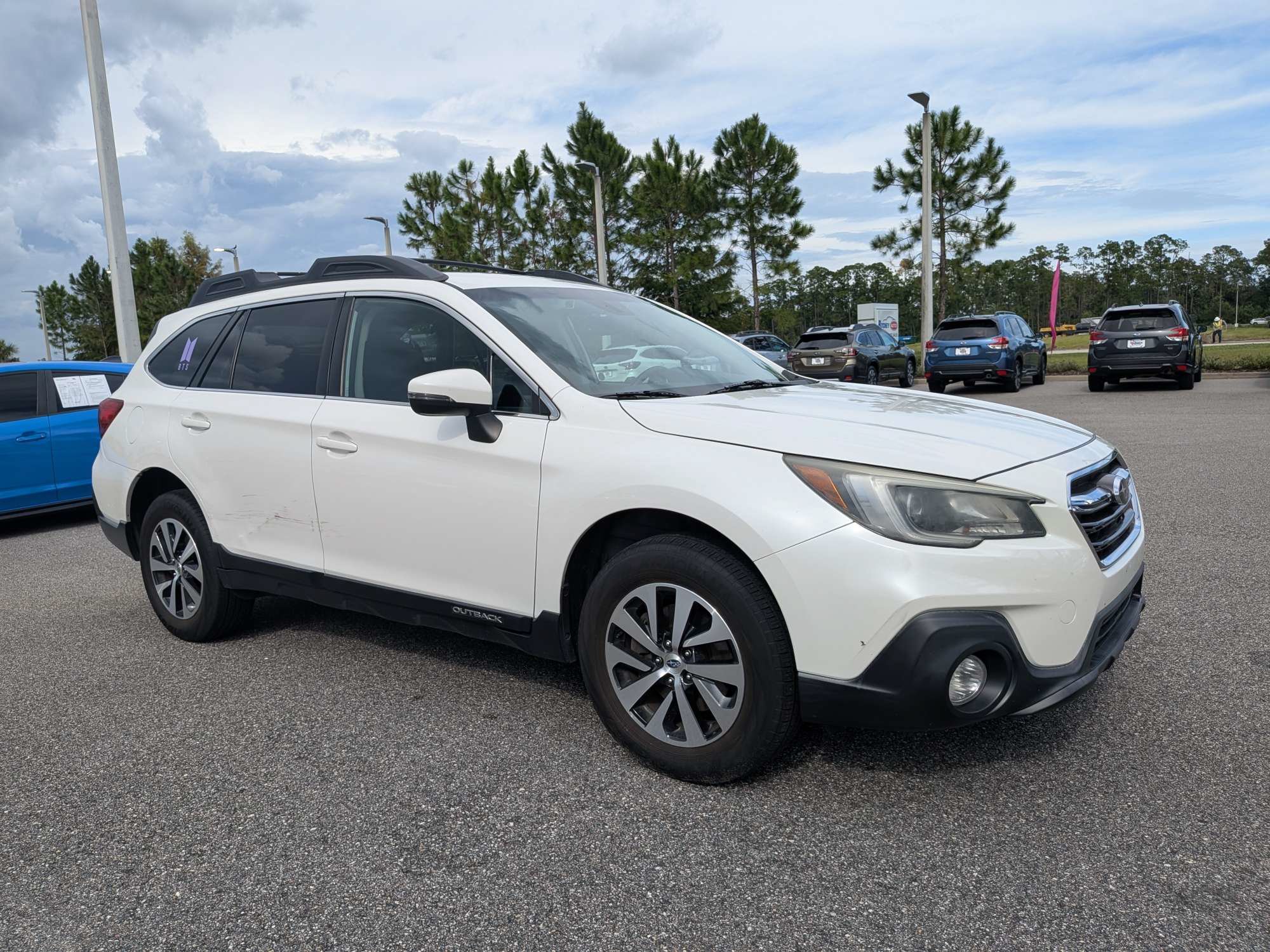 Used 2019 Subaru Outback 2.5i Premium AWD/4WD image 2