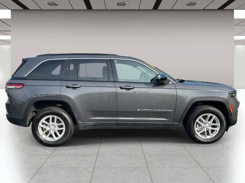 Used 2025 Jeep Grand Cherokee Laredo X AWD/4WD image 2