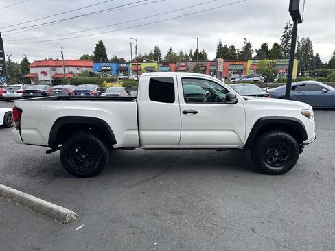 Used 2021 Toyota Tacoma SR w/ SX Package AWD/4WD image 8