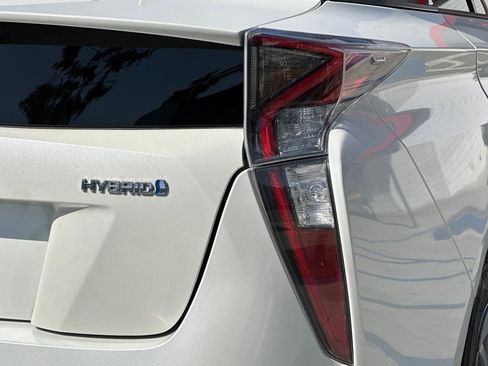 Used 2017 Toyota Prius Two w/ Carpet Mat Package FWD image 27