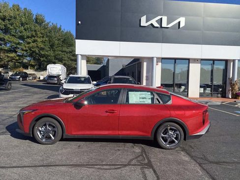 New 2025 Kia K4 LXS image 2