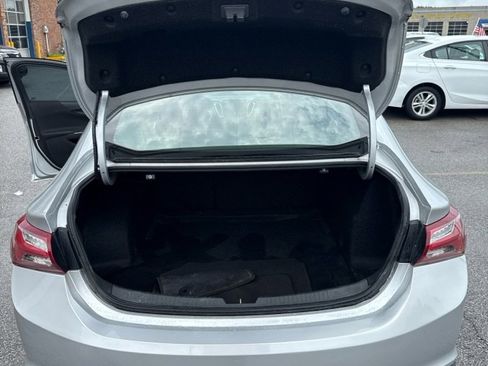 Used 2021 Chevrolet Malibu LT image 12