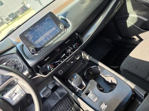 Used 2022 Nissan Rogue SV FWD image 13
