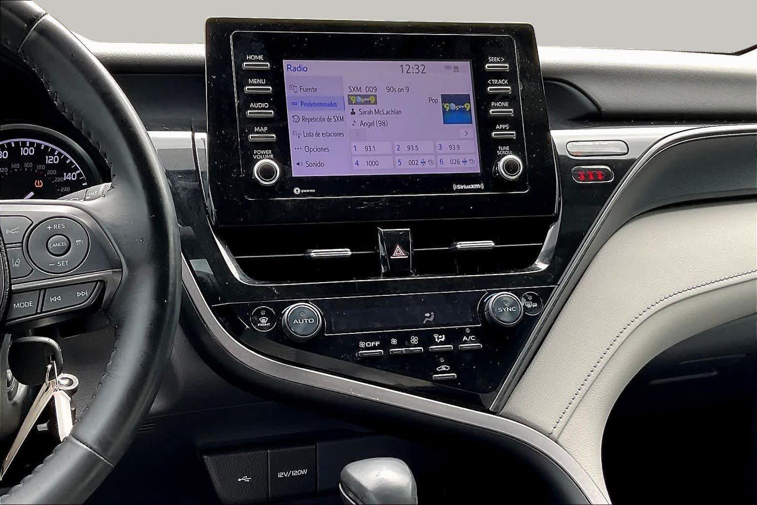Used 2023 Toyota Camry SE FWD image 7