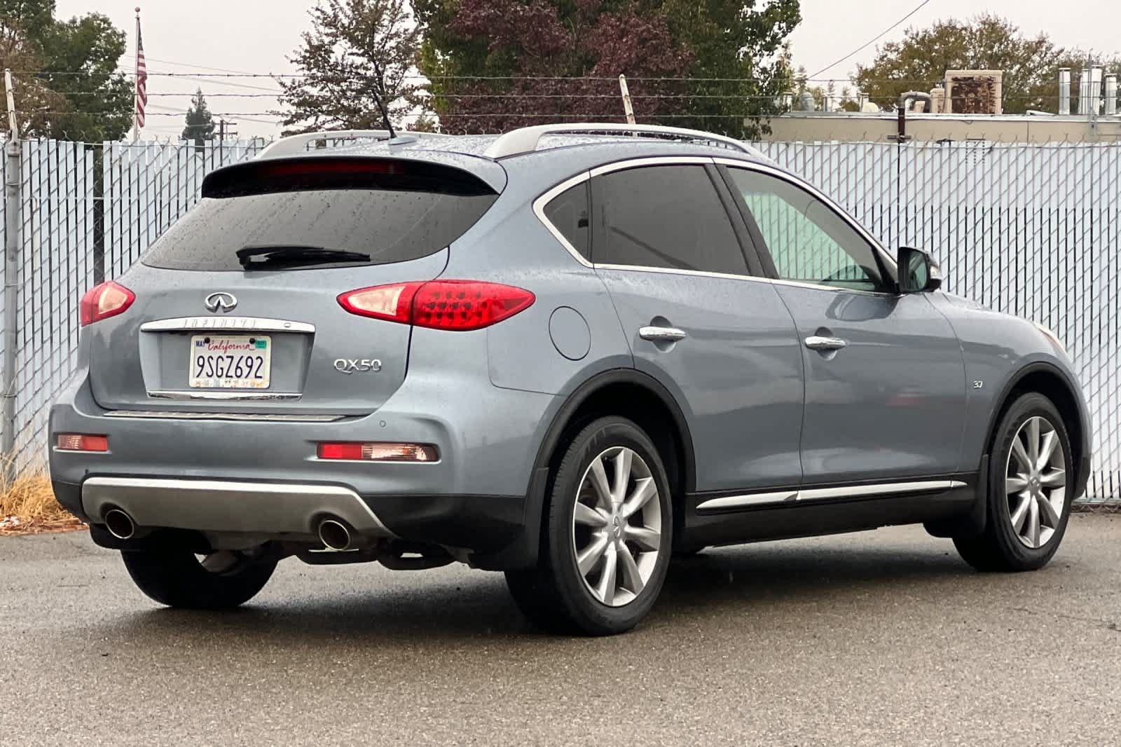 Used 2017 INFINITI QX50 2WD w/ Premium Plus Package image 3
