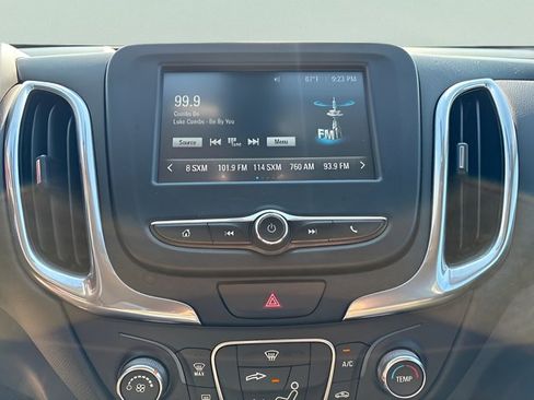Used 2018 Chevrolet Equinox LT FWD image 23