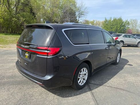 Used 2021 Chrysler Pacifica Touring-L FWD image 5
