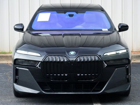 Used 2023 BMW i7 xDrive60 w/ Executive Package 2 AWD/4WD image 60