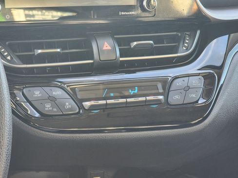 Used 2021 Toyota C-HR LE image 21