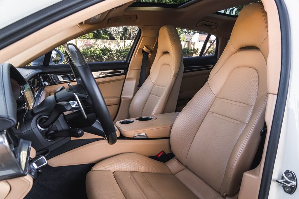 Used 2023 Porsche Panamera image 13