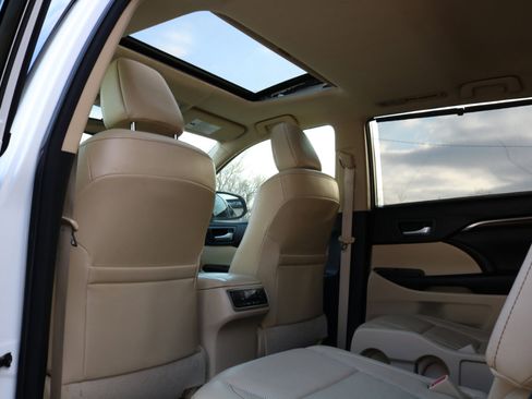 Used 2016 Toyota Highlander Limited image 34