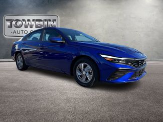 Used 2024 Hyundai Elantra SE video 2