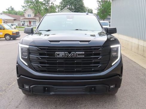 Used 2024 GMC Sierra 1500 Elevation w/ Preferred Package AWD/4WD image 11