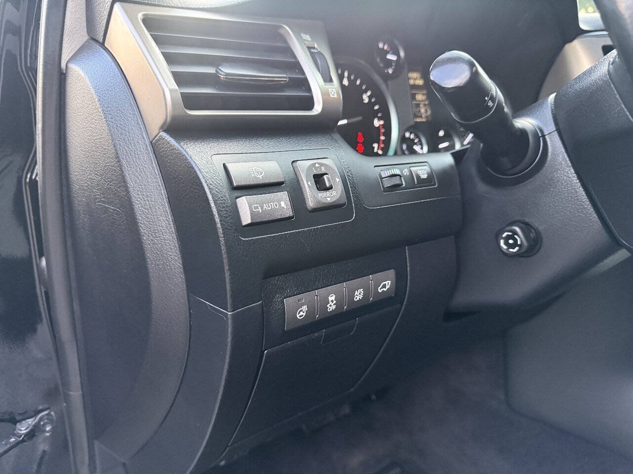 Used 2014 Lexus LX 570 4WD image 27