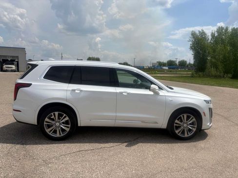 Used 2024 Cadillac XT6 Premium Luxury w/ Technology Package AWD/4WD image 3