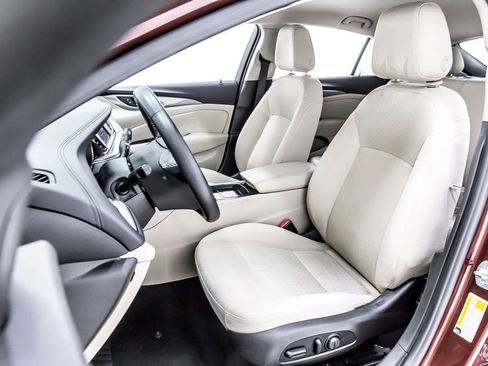 Used 2019 Buick Regal Preferred w/ Driver Confidence Package I image 27