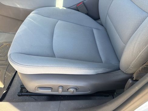 Used 2023 Chevrolet Malibu LT image 2