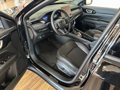 New 2026 Jeep Compass Latitude image 9