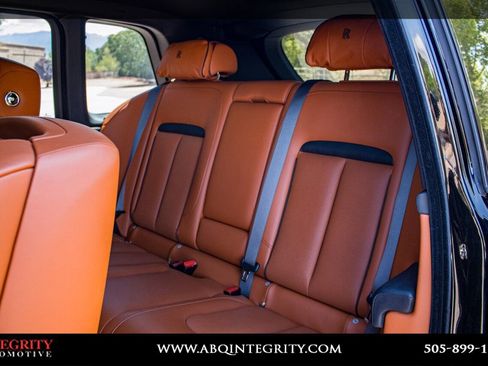 Used 2022 Rolls-Royce Cullinan w/ Dynamic Package image 37