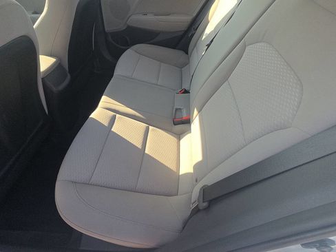 Used 2019 Hyundai Elantra SE FWD image 17