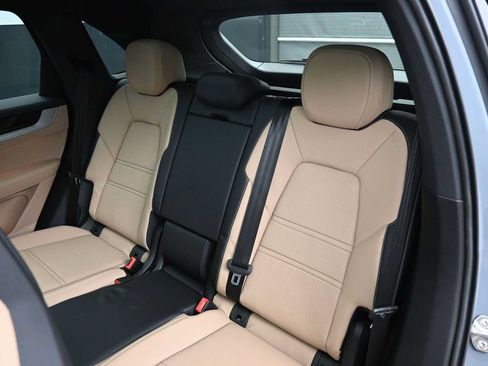 New 2026 Porsche Cayenne S AWD/4WD image 17