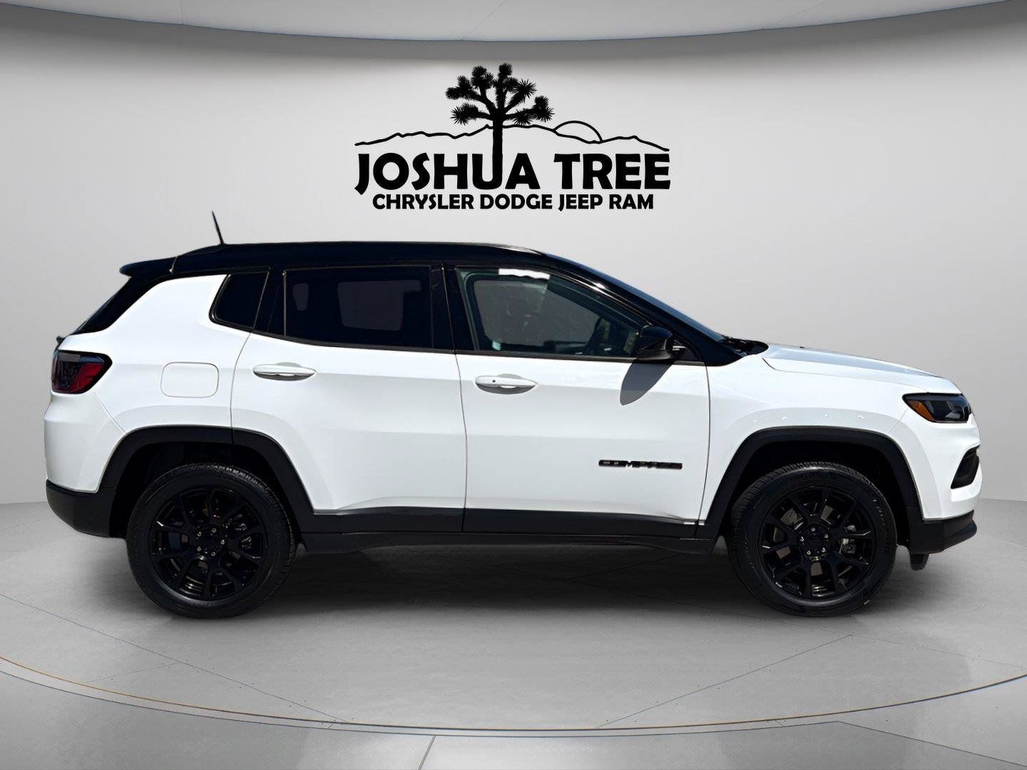 Used 2023 Jeep Compass Latitude AWD/4WD image 8