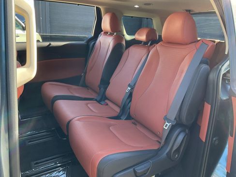 Used 2025 Kia Carnival SX Prestige image 20