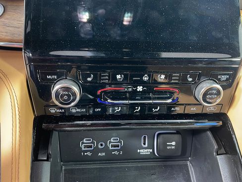 Used 2024 Jeep Grand Cherokee Summit AWD/4WD image 21