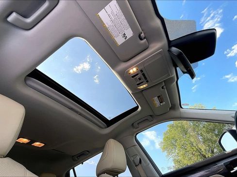 Used 2020 Toyota Highlander Limited FWD image 20