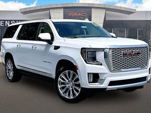 Used 2023 GMC Yukon XL Denali AWD/4WD image 11