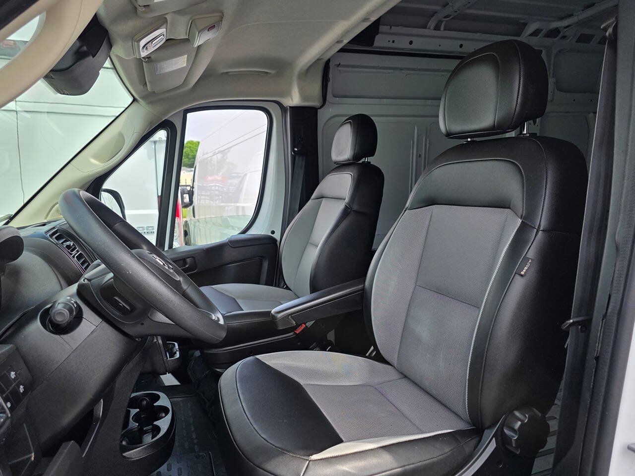 Used 2025 RAM ProMaster 3500 w/ Convenience Group FWD image 9