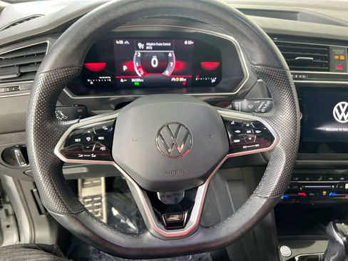 Used 2023 Volkswagen Tiguan SE R-Line image 11