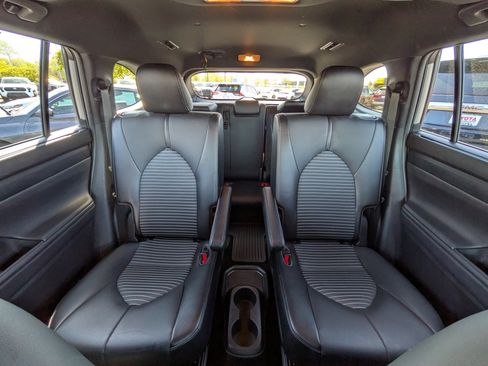 Used 2021 Toyota Highlander XSE AWD/4WD image 23