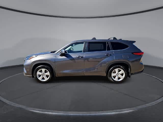 Used 2023 Toyota Highlander L FWD image 5
