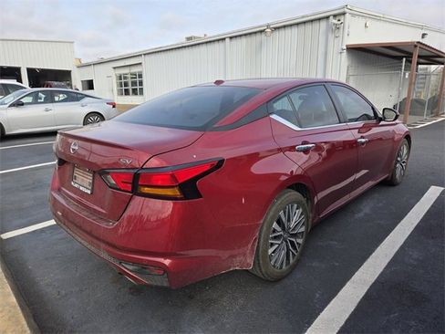 Certified 2024 Nissan Altima 2.5 SV w/ SV Premium Package image 7