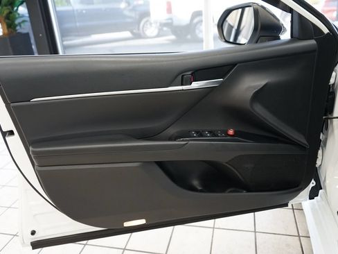 Used 2019 Toyota Camry SE FWD image 23