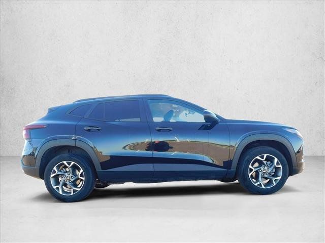 Used 2025 Chevrolet Trax LT FWD image 4