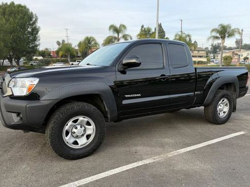Used 2014 Toyota Tacoma 4x4 Access Cab w/ Convenience Package image 2