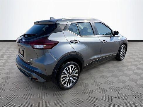Used 2022 Nissan Kicks SV image 7