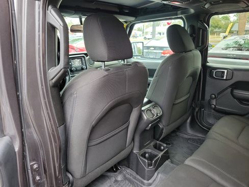 Used 2018 Jeep Wrangler Unlimited Sport image 15