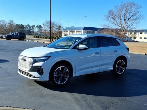 Used 2022 Audi Q4 e-tron Premium Plus image 7