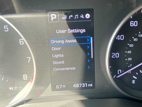 Used 2017 Hyundai Elantra Limited w/ Limited Tech Package 04 FWD image 11