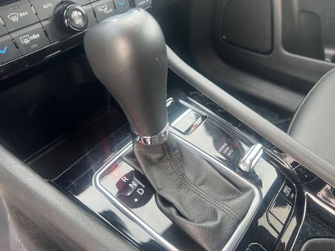 Used 2025 Jeep Compass Limited image 41