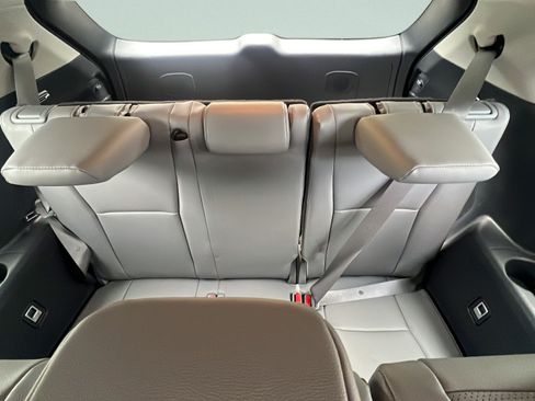 Used 2026 Toyota Highlander Limited AWD/4WD image 11