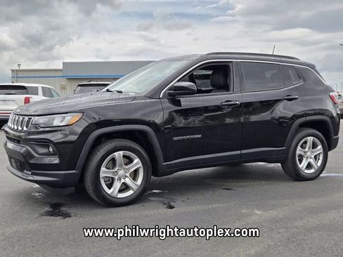 Used 2024 Jeep Compass Latitude AWD/4WD image 7