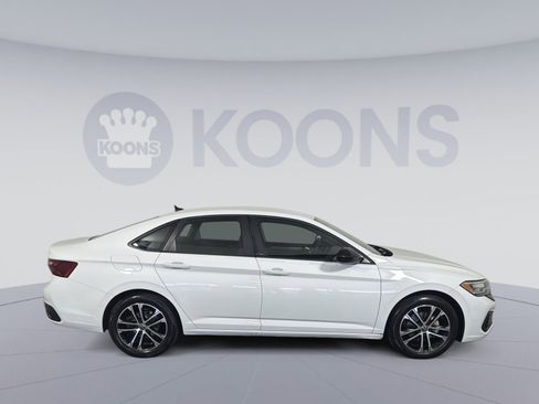 Used 2023 Volkswagen Jetta Sport image 8