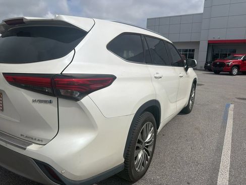 Used 2021 Toyota Highlander Platinum FWD image 13