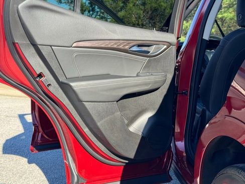 Used 2023 Buick Envision Avenir image 30