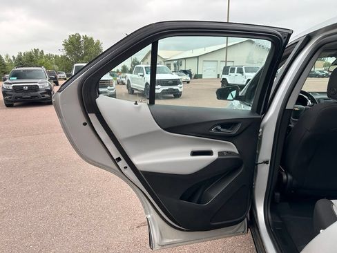 Used 2022 Chevrolet Equinox LS AWD/4WD image 21