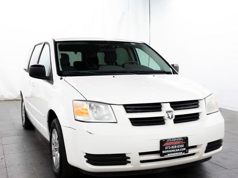 Used 2010 Dodge Grand Caravan SE w/ Climate Group FWD image 1